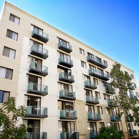 Mont Clare Boutique Apartments Перт Экстерьер фото