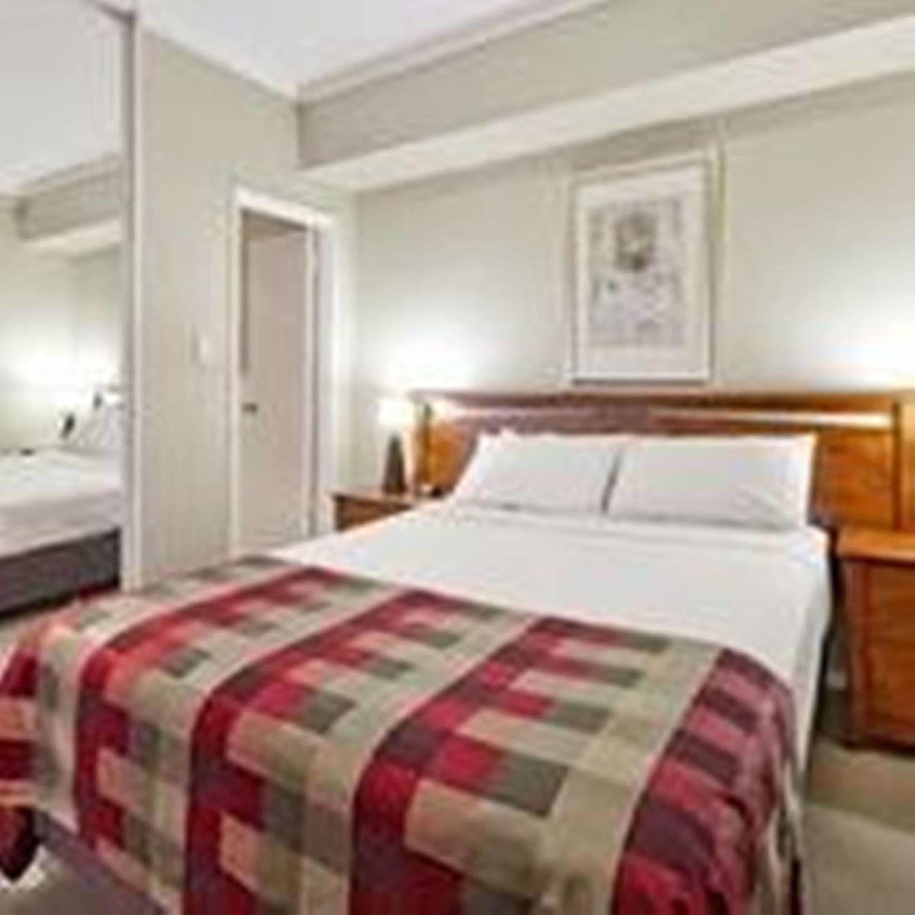 Mont Clare Boutique Apartments Перт Экстерьер фото