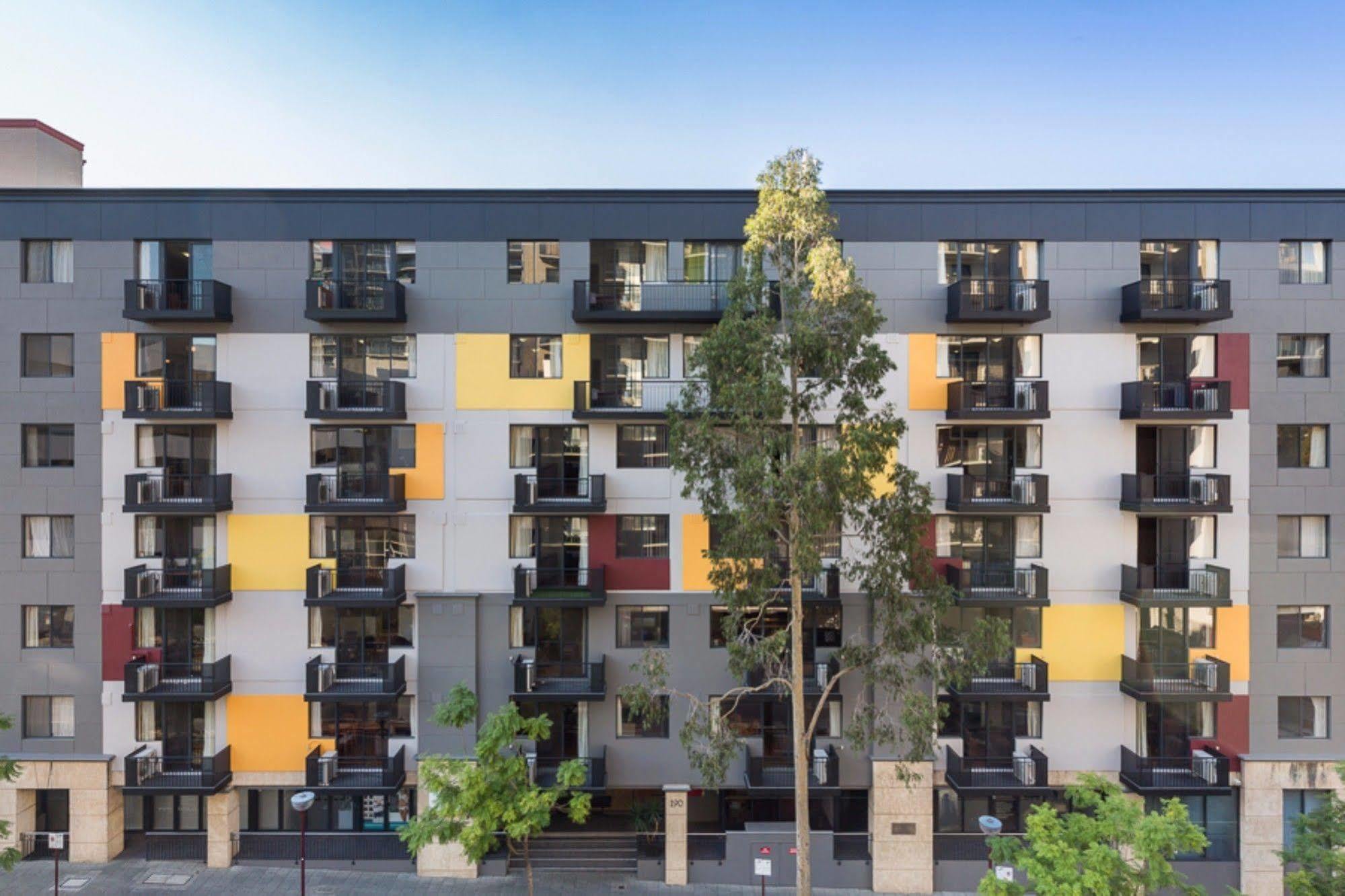 Mont Clare Boutique Apartments Перт Экстерьер фото