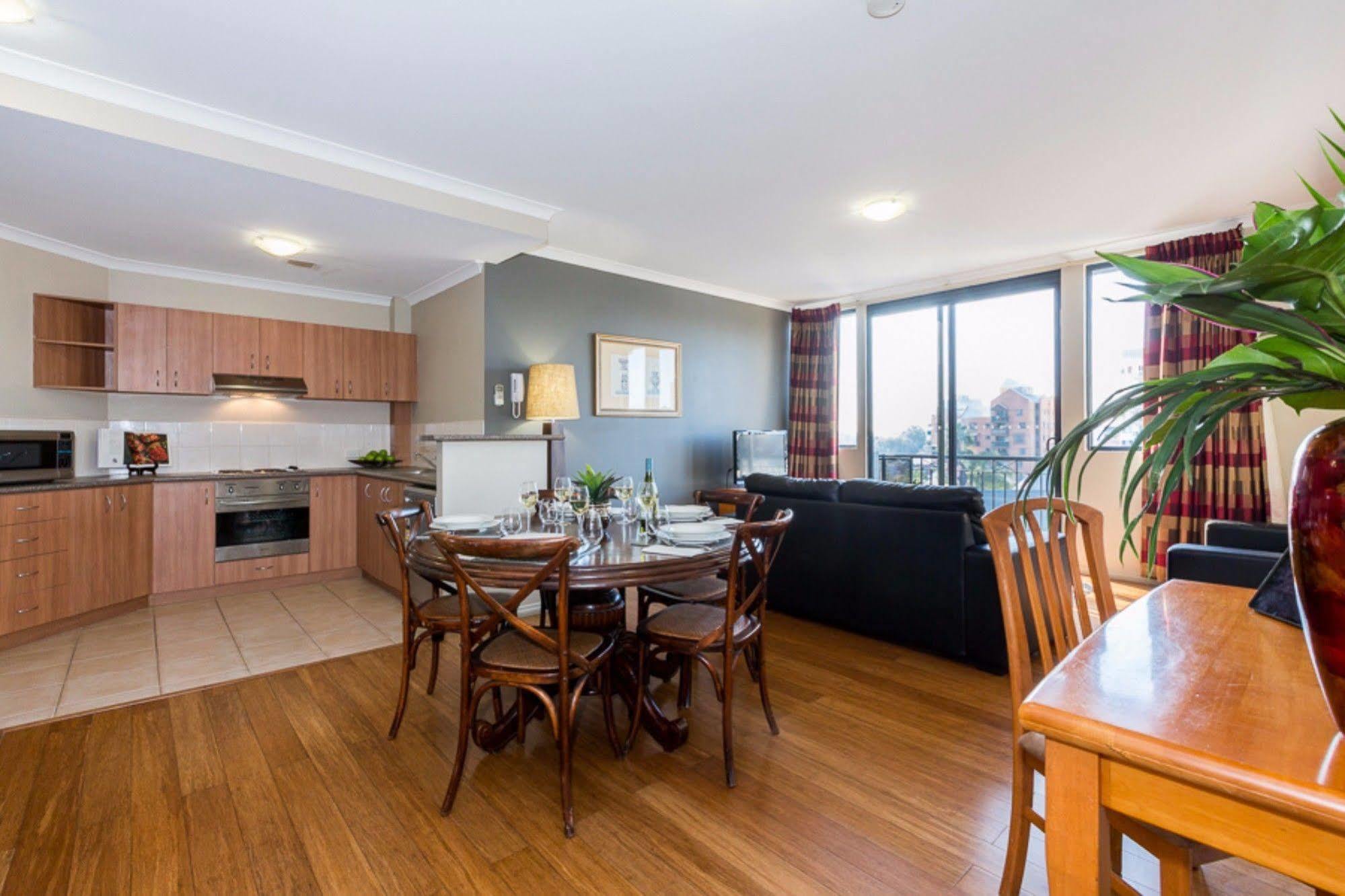 Mont Clare Boutique Apartments Перт Экстерьер фото