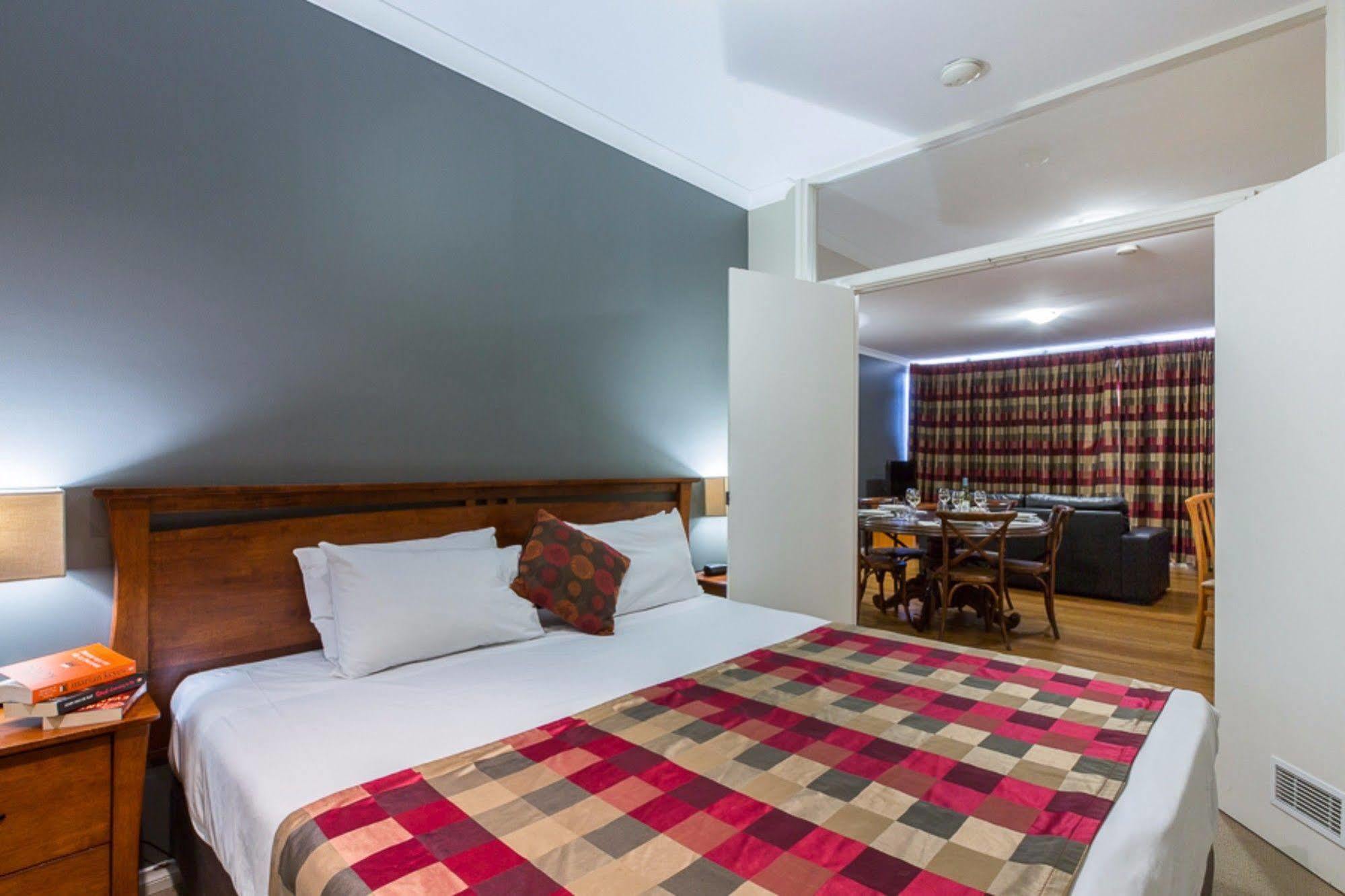 Mont Clare Boutique Apartments Перт Экстерьер фото
