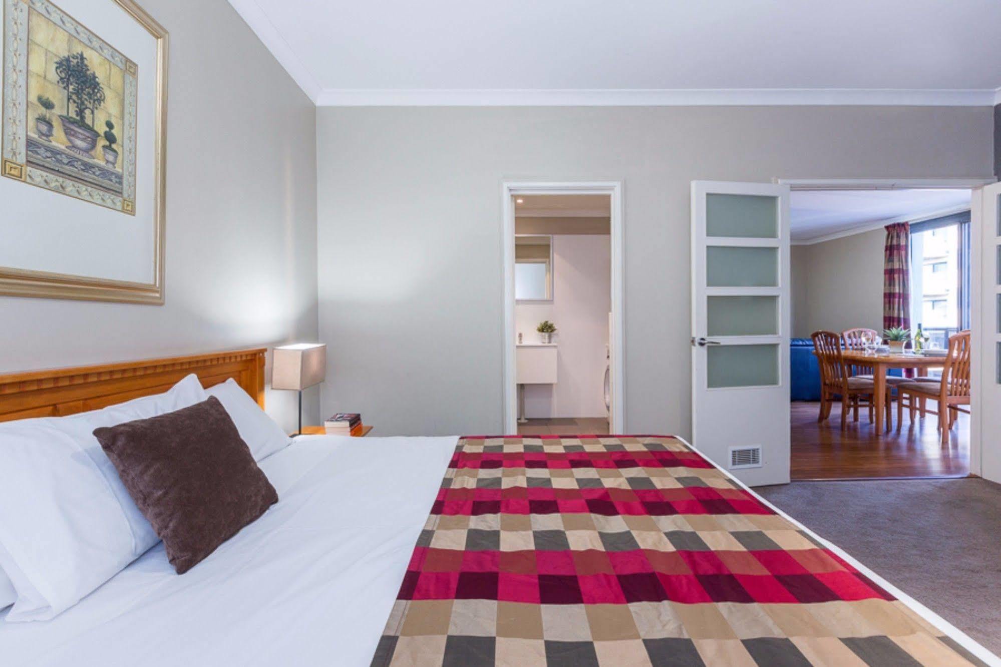 Mont Clare Boutique Apartments Перт Экстерьер фото