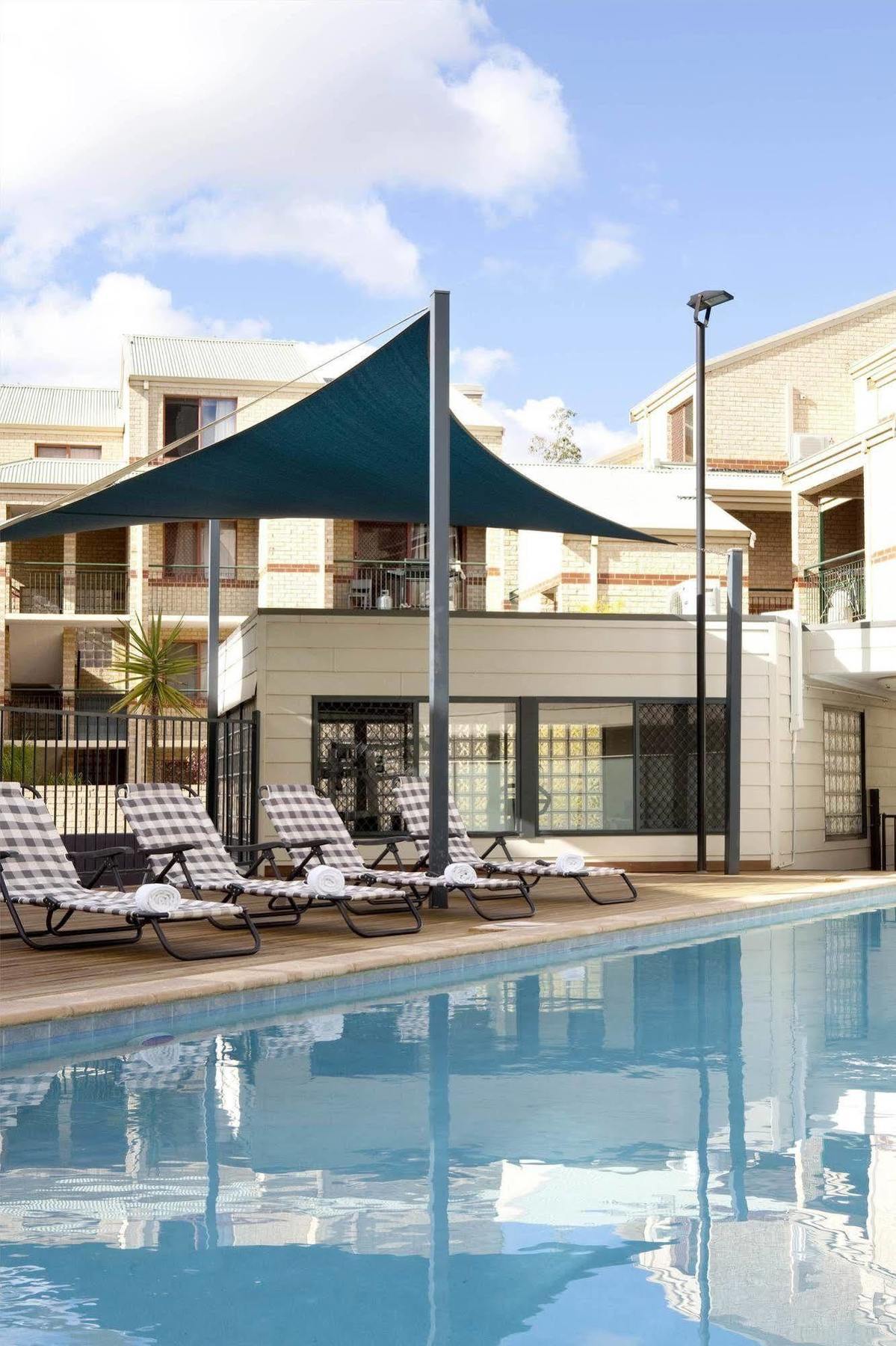 Mont Clare Boutique Apartments Перт Экстерьер фото