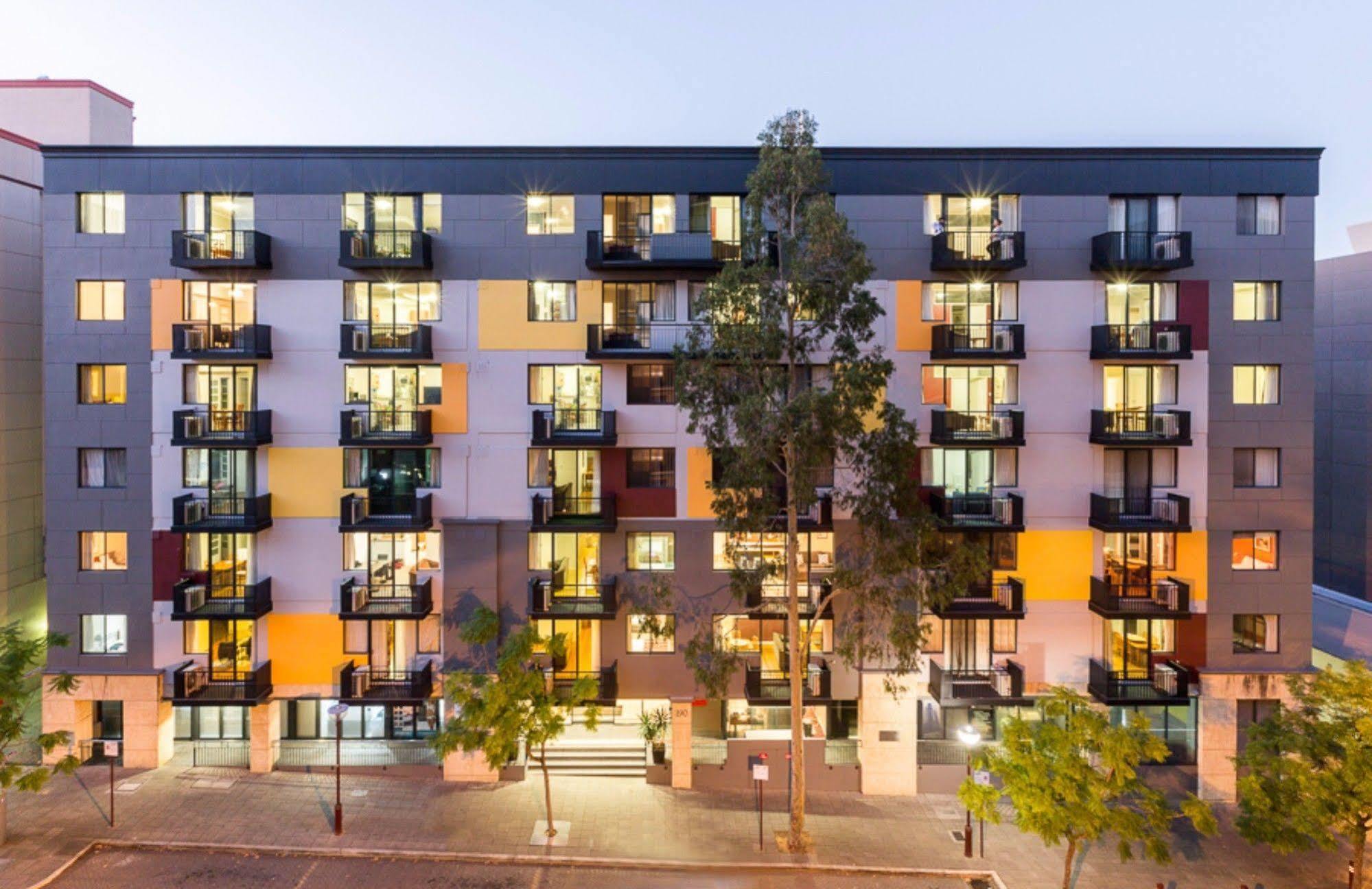 Mont Clare Boutique Apartments Перт Экстерьер фото